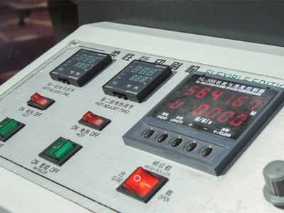 Máquina de Impresión y Punzonado, Serie FDYC